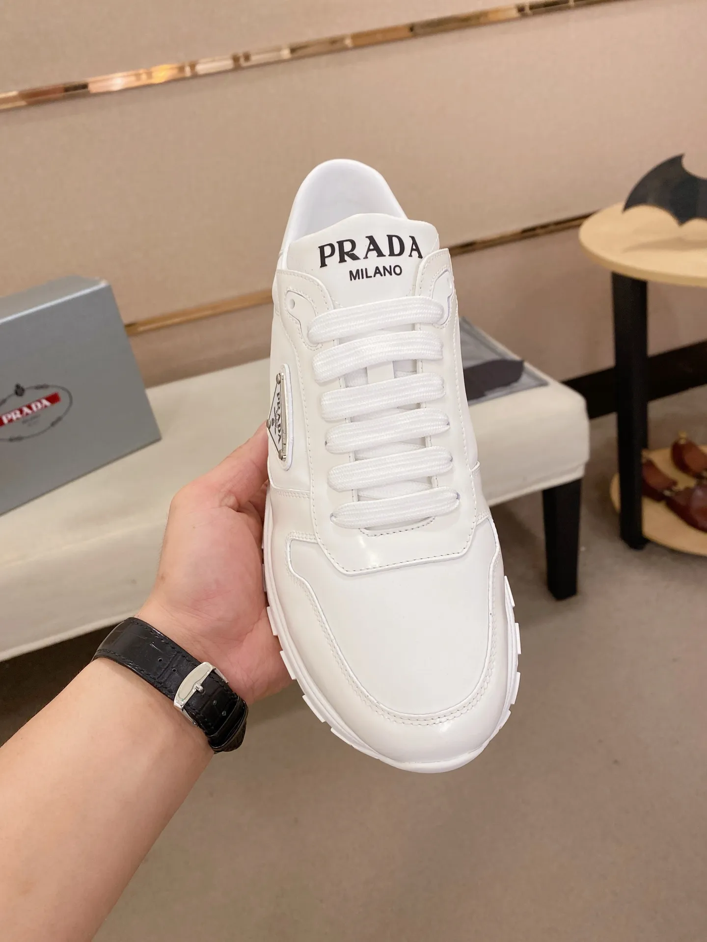 Factory price 540💰 ✔️✔️✔️High version High-quality new PRADA counters are on the market at the same time. The new men's shoes and 😘fabrics are selected from imported first-layer cowhide and are made by pure handcrafts. Lining: Full cowhide lining. 👍🏿 High-end ☄️ air-cushion molded anti-slip rubber outsole, exquisite lines, simple and elegant, comfortable and high-end for leisure travel. Code number: 38 to 44
